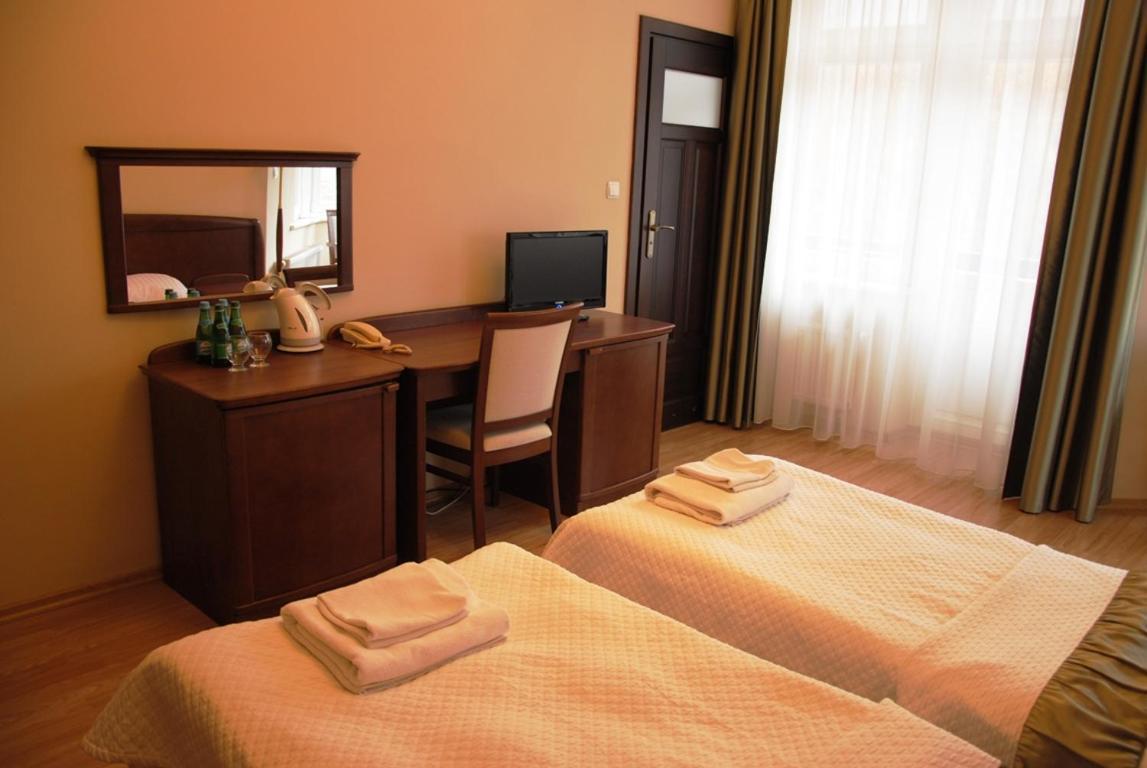 Polonia Hotel Кудова-Здрой Екстериор снимка