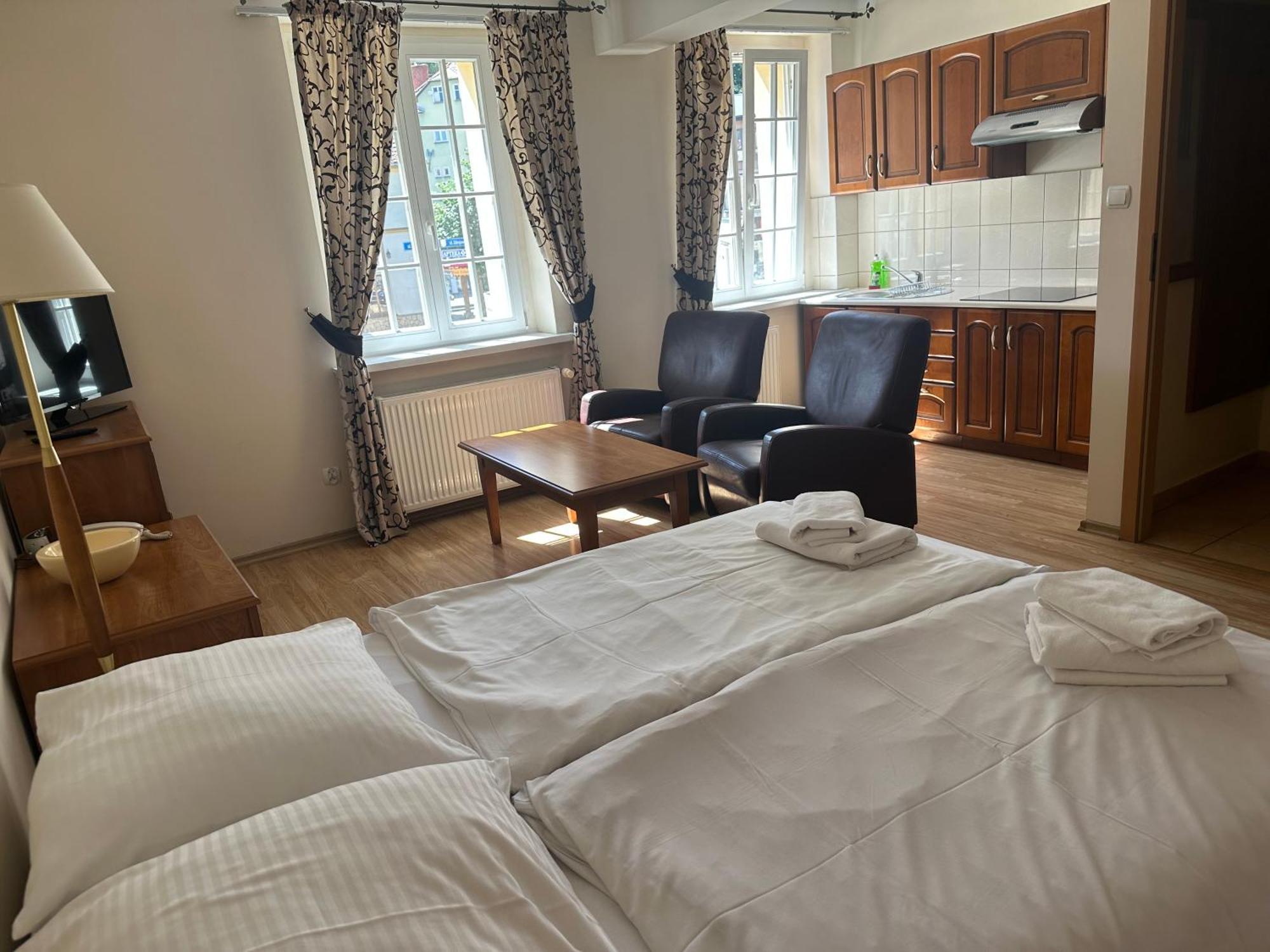 Polonia Hotel Кудова-Здрой Екстериор снимка