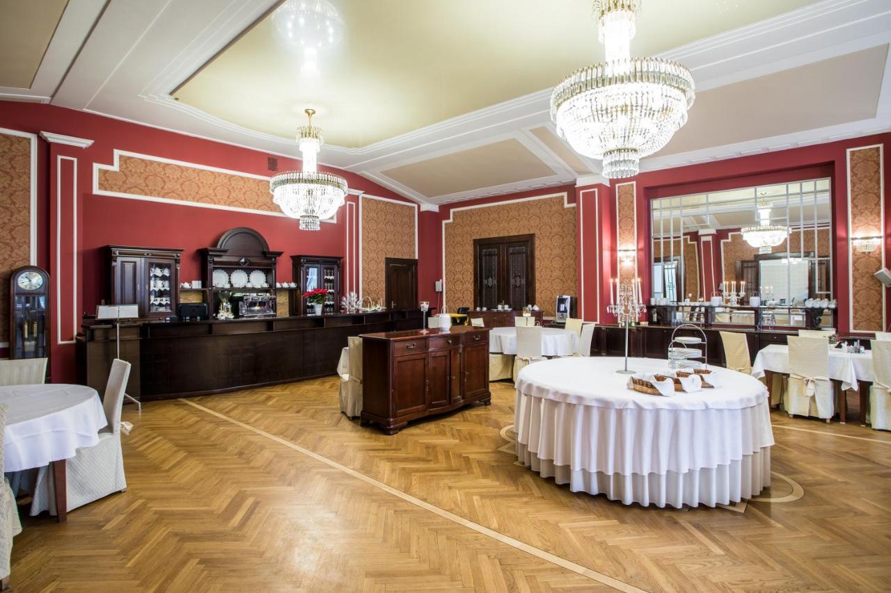 Polonia Hotel Кудова-Здрой Екстериор снимка