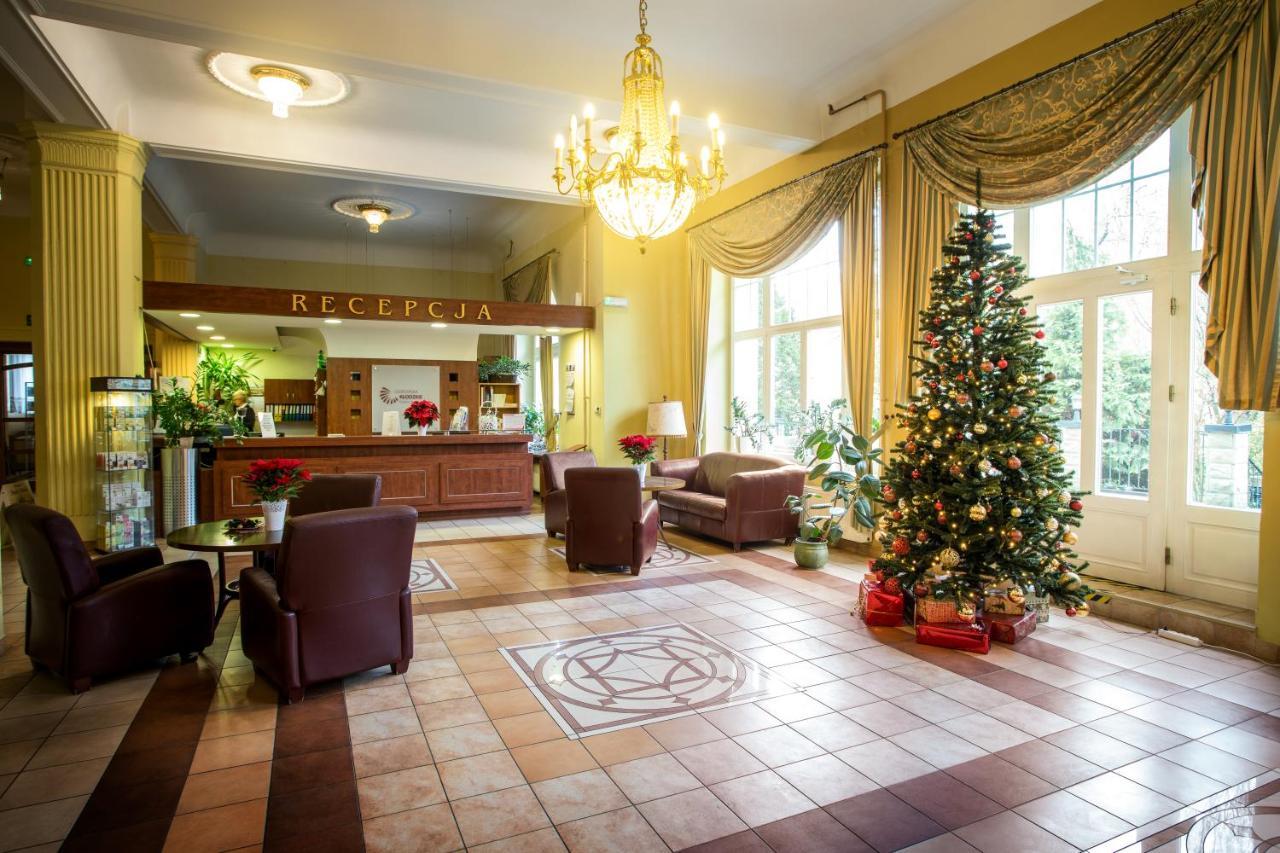 Polonia Hotel Кудова-Здрой Екстериор снимка